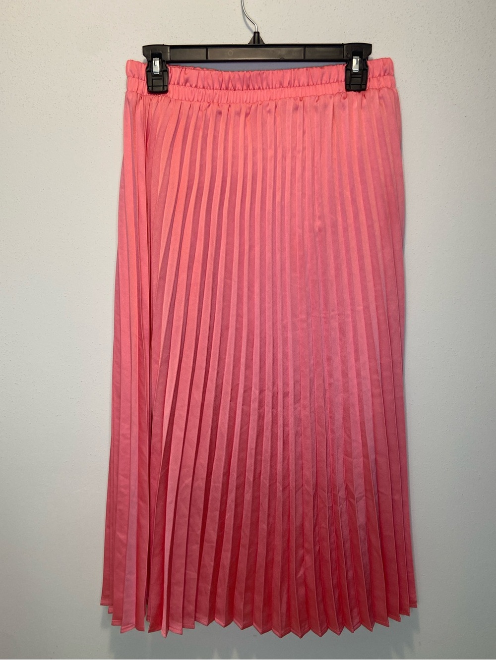Sadie & Love Pleated Midi Skirt in Pink